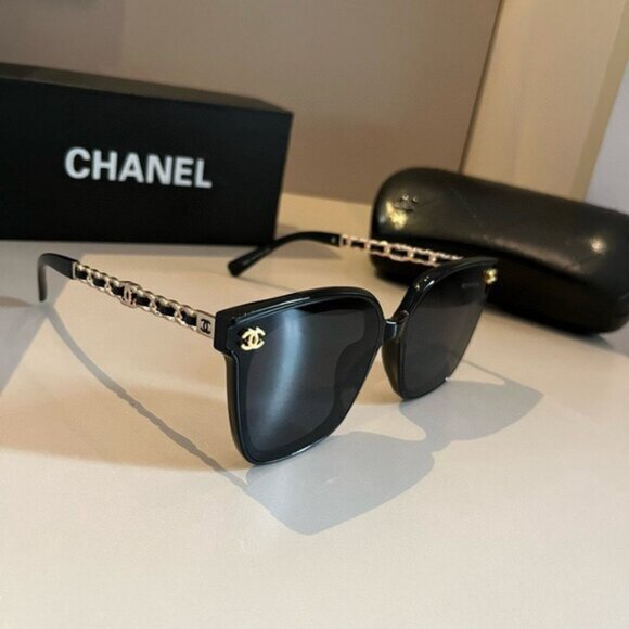 CHANEL Black Square Sunglasses - Picture 2 of 7